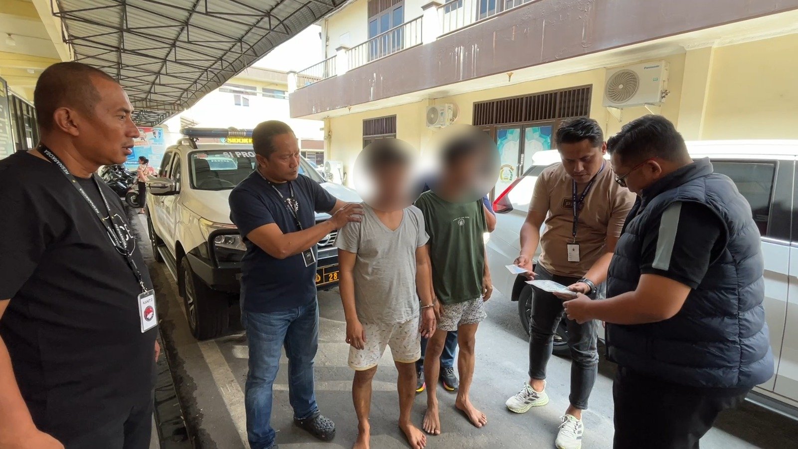 Polisi Sergap 2 “Spiderman” yang Lompati 10 Rumah Milik Warga di Jalan Bila Medan, Sejumlah Paket Sabu Diamankan