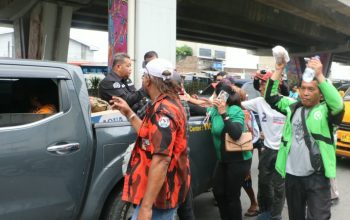 Jumat Berkah, Bid Humas Polda Sumut Berbagi Kasih dengan Sopir, Pengemudi Becak Motor dan Ojol
