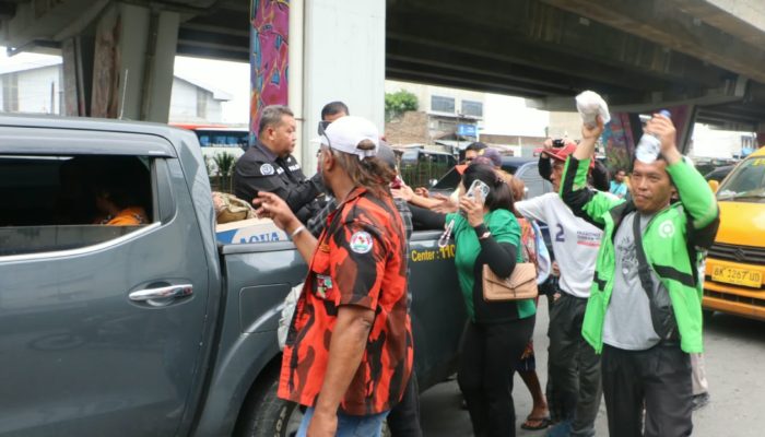 Jumat Berkah, Bid Humas Polda Sumut Berbagi Kasih dengan Sopir, Pengemudi Becak Motor dan Ojol