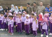 Pakai Mobil Patroli Satpol PP, Puluhan Anak TK Aisyiyah Bustanul Athfal Kunjungi Mako Damkarmat Medan