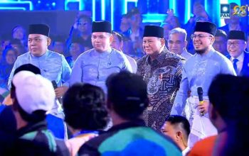 Hendra Cipta Bangga Lebah Begantong Kocok Perut Pejabat di HUT PAN Hingga Diajak Foto Prabowo