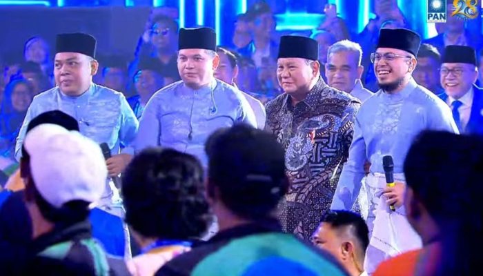 Hendra Cipta Bangga Lebah Begantong Kocok Perut Pejabat di HUT PAN Hingga Diajak Foto Prabowo