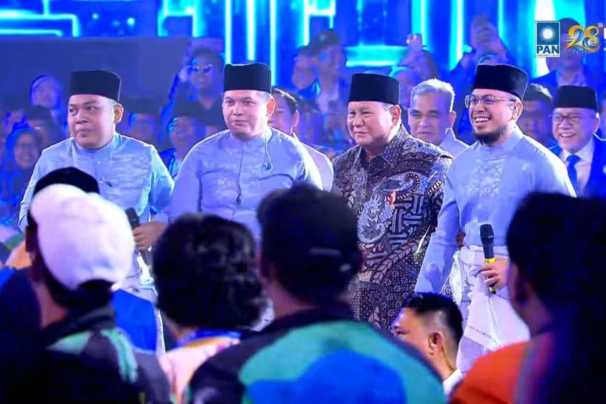 Hendra Cipta Bangga Lebah Begantong Kocok Perut Pejabat di HUT PAN Hingga Diajak Foto Prabowo