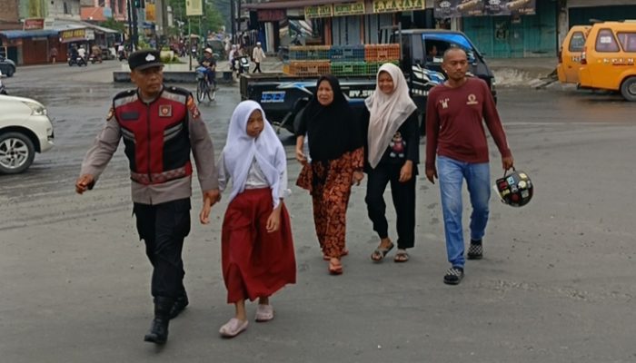 Kawal Aktivitas Pagi Warga, Polsek Sunggal Siagakan Personil Dipersimpangan Kampung Lalang