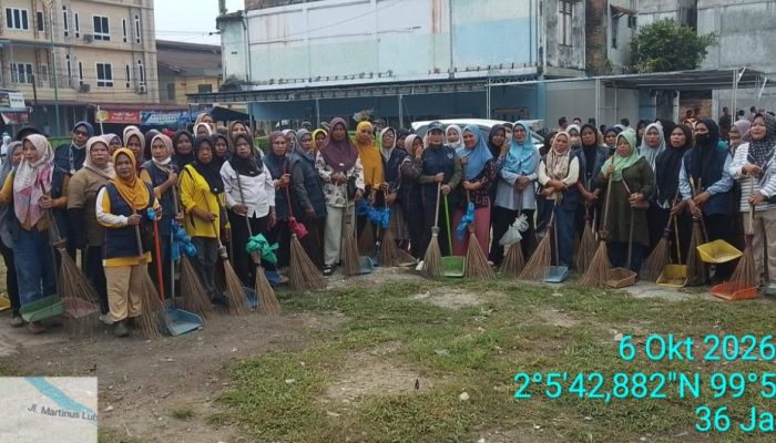 Sambut HUT Pemkab Labuhanbatu, DLH Turunkan 60 Petugas Lakukan Gotong Royong