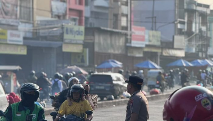 Senyum Pengendara dan Kelancaraan Aktivitas Warga, Kapolsek Sunggal Turun Langsung Ke Jalan