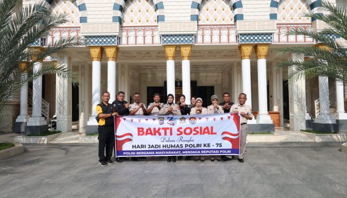 Sambut Hari Jadi Humas Polri ke-75, Bid Humas Polda Sumut Gelar Bakti Sosial Bersihkan Rumah Ibadah