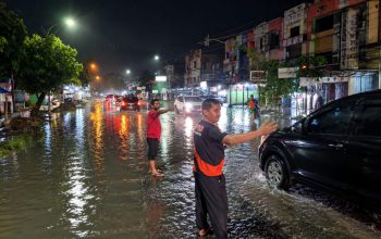 Laksanakan Instruksi Bupati, BPBD Sigap Tangani Banjir Sejumlah Titik di Labuhanbatu